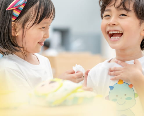 笑顔の子どもたちの写真
